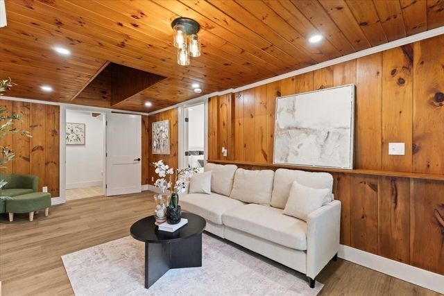 3 Abraham Ave, Freetown, MA 02717