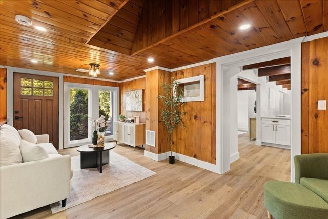 3 Abraham Ave, Freetown, MA 02717