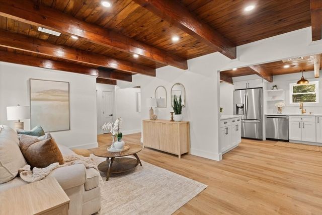 3 Abraham Ave, Freetown, MA 02717