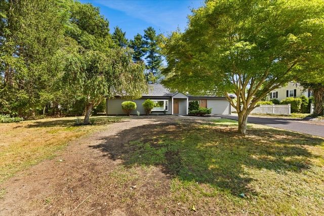 3 Abraham Ave, Freetown, MA 02717