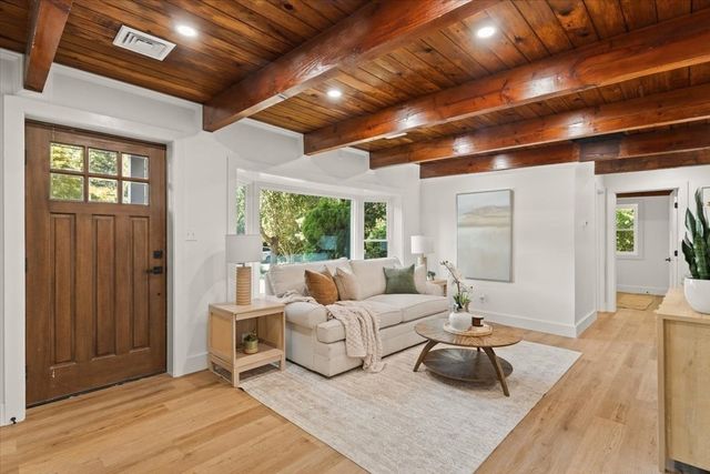 3 Abraham Ave, Freetown, MA 02717
