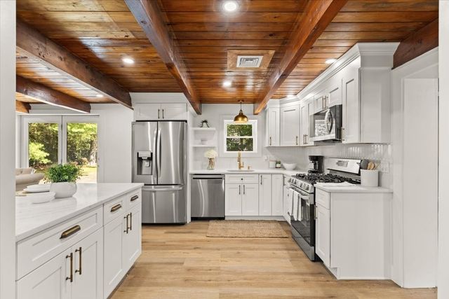 3 Abraham Ave, Freetown, MA 02717
