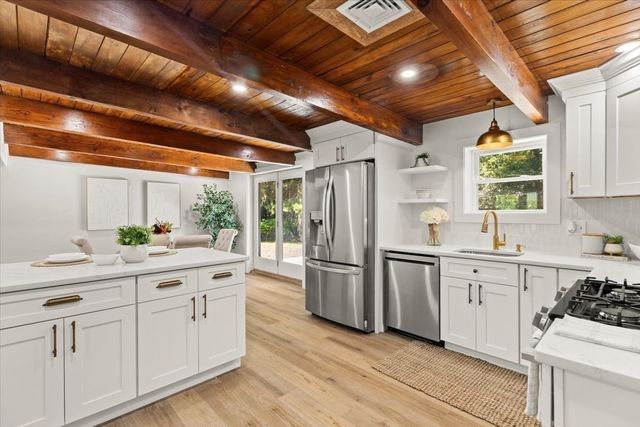 3 Abraham Ave, Freetown, MA 02717