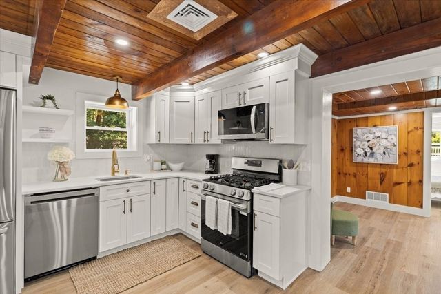 3 Abraham Ave, Freetown, MA 02717