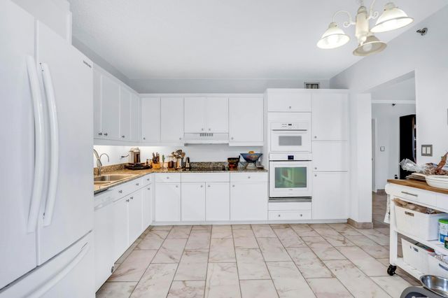 8855 Collins Ave 2D, Surfside, FL 33154