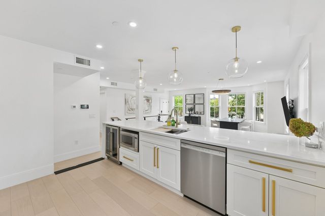 100 White St 1, Boston, MA 02128