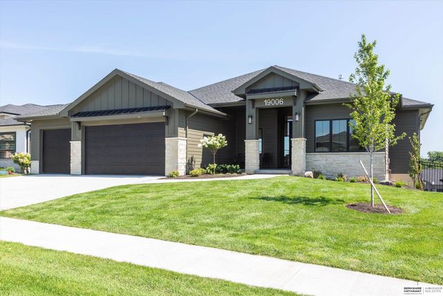 19006 Acorn Drive, Gretna, NE 68028