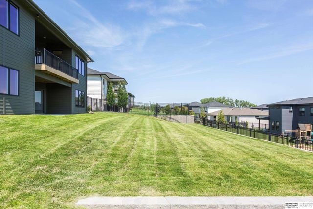 19006 Acorn Drive, Gretna, NE 68028