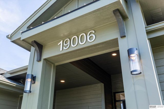 19006 Acorn Drive, Gretna, NE 68028