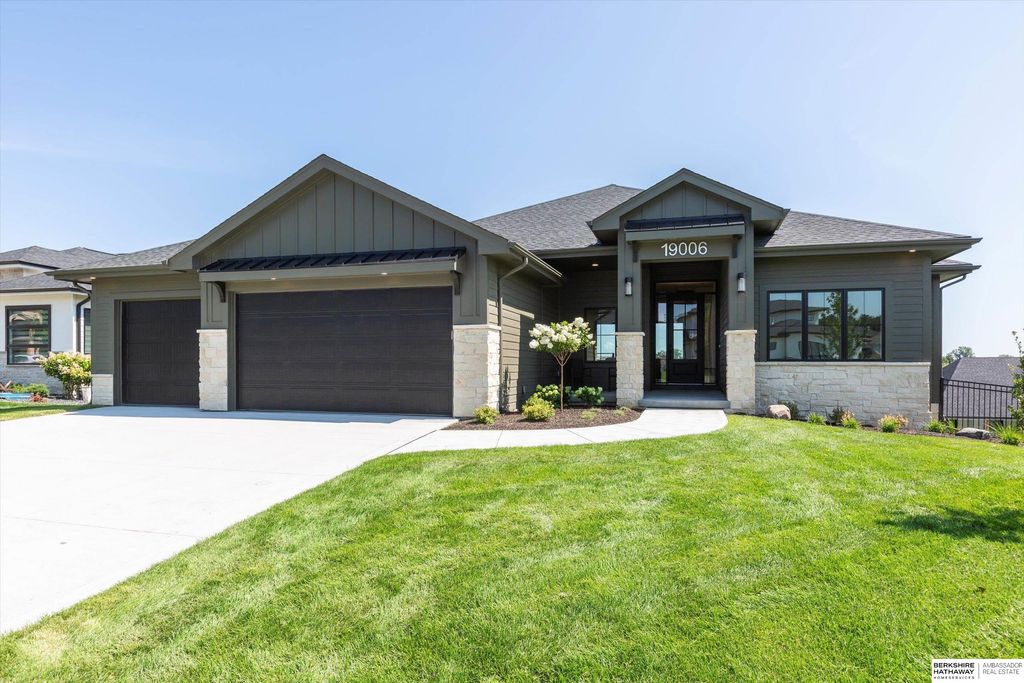 19006 Acorn Drive, Gretna, NE 68028