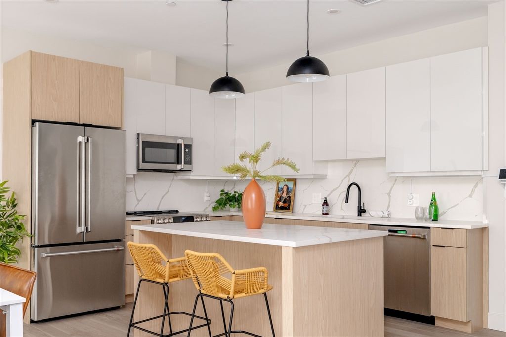 85 Myrtle St. 110, Quincy, MA 02171