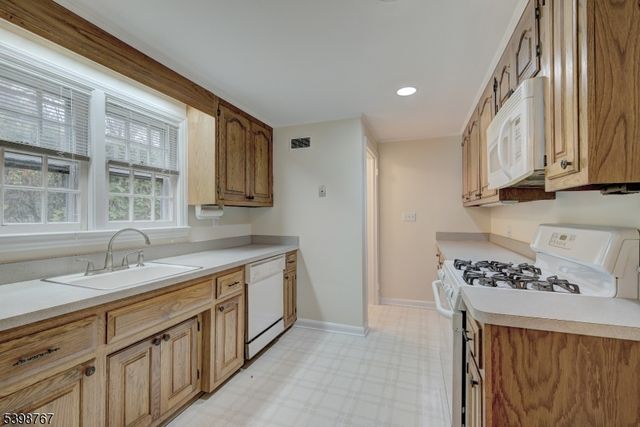 17 Andover Dr, Millburn Twp., NJ 07078