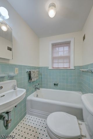 17 Andover Dr, Millburn Twp., NJ 07078