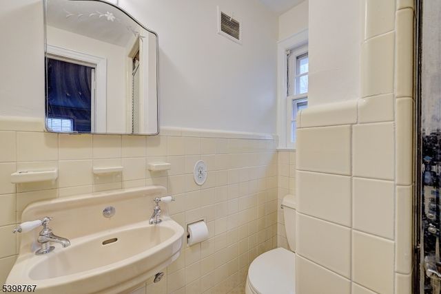 17 Andover Dr, Millburn Twp., NJ 07078