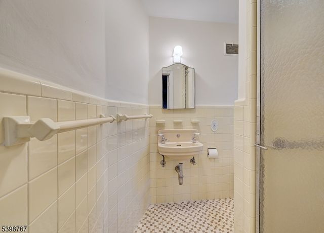 17 Andover Dr, Millburn Twp., NJ 07078