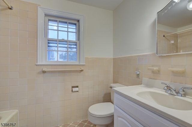 17 Andover Dr, Millburn Twp., NJ 07078