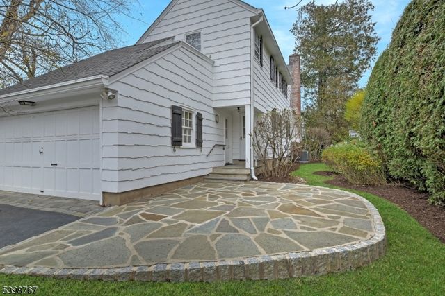 17 Andover Dr, Millburn Twp., NJ 07078