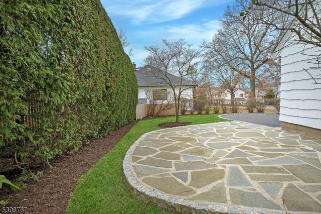 17 Andover Dr, Millburn Twp., NJ 07078