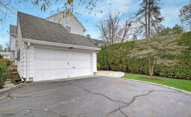 17 Andover Dr, Millburn Twp., NJ 07078