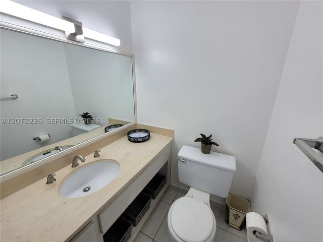 300 Bayview Dr 603, Sunny Isles Beach, FL 33160