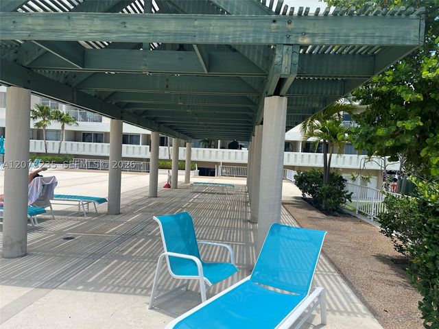 300 Bayview Dr 603, Sunny Isles Beach, FL 33160