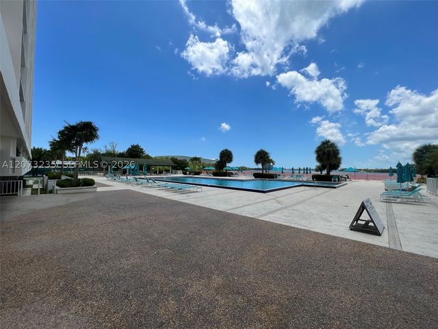 300 Bayview Dr 603, Sunny Isles Beach, FL 33160