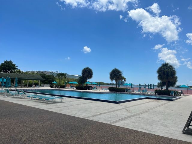 300 Bayview Dr 603, Sunny Isles Beach, FL 33160