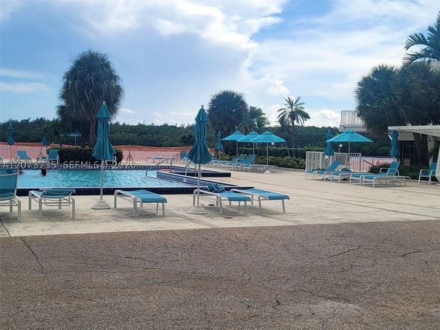 300 Bayview Dr 603, Sunny Isles Beach, FL 33160