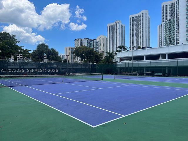 300 Bayview Dr 603, Sunny Isles Beach, FL 33160