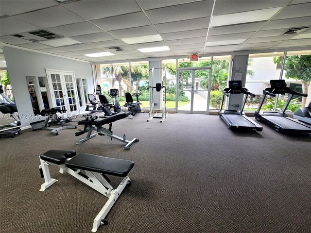 300 Bayview Dr 603, Sunny Isles Beach, FL 33160