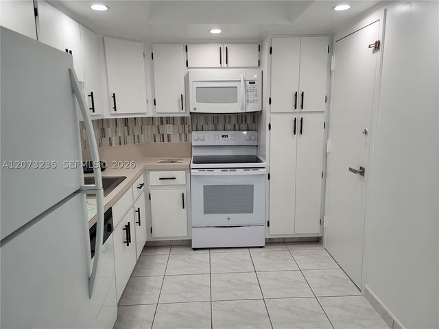 300 Bayview Dr 603, Sunny Isles Beach, FL 33160
