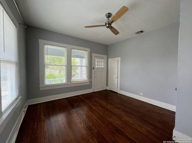 141 E Woodlawn Ave, San Antonio, TX 78212