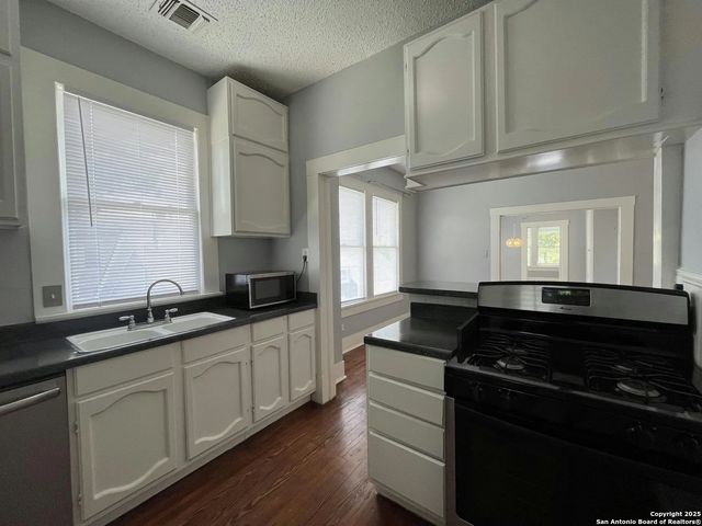 141 E Woodlawn Ave, San Antonio, TX 78212