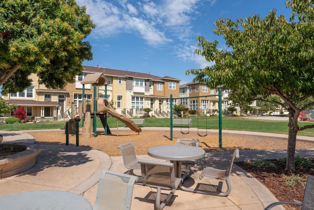 31 Bremerton Circle, Redwood Shores, CA 94065