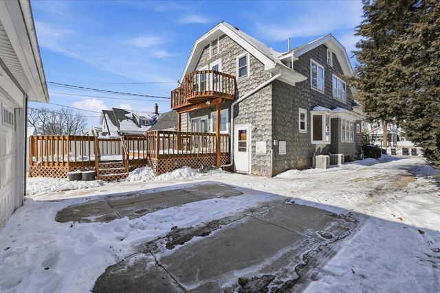 117 Harrison AVENUE, Waukesha, WI 53186