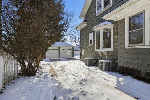 117 Harrison AVENUE, Waukesha, WI 53186