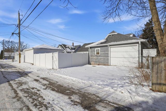 117 Harrison AVENUE, Waukesha, WI 53186