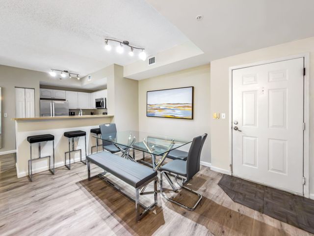 630 S Sapodilla Avenue 218, West Palm Beach, FL 33401