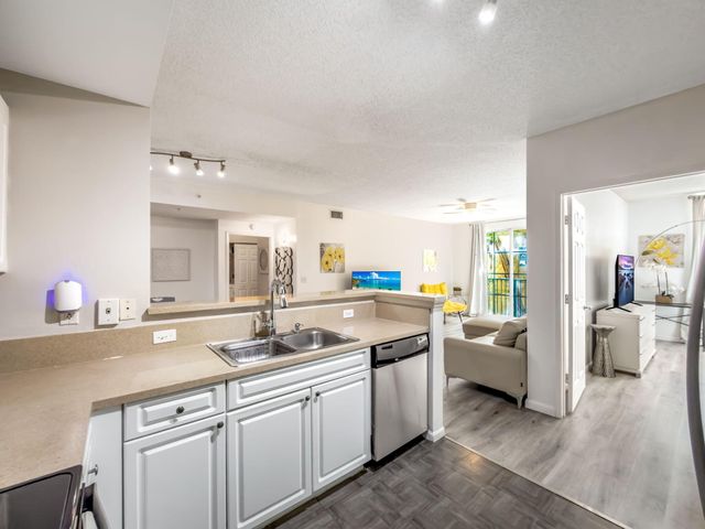 630 S Sapodilla Avenue 218, West Palm Beach, FL 33401