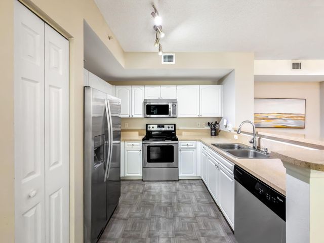 630 S Sapodilla Avenue 218, West Palm Beach, FL 33401