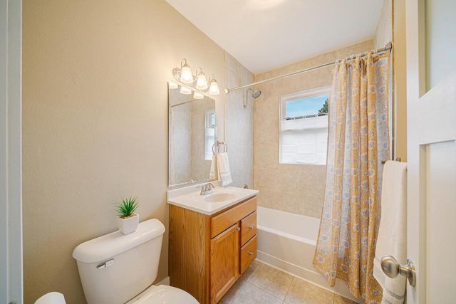 703 N SAWYER STREET, Oshkosh, WI 54902