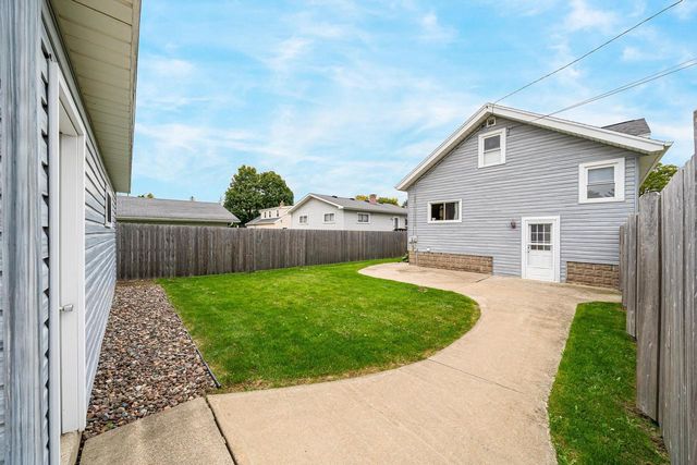 703 N SAWYER STREET, Oshkosh, WI 54902