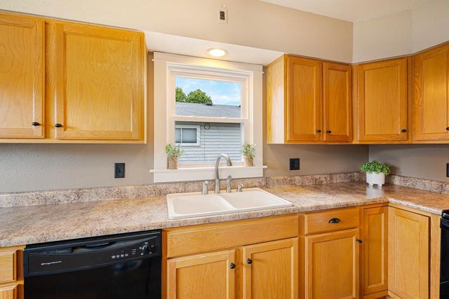 703 N SAWYER STREET, Oshkosh, WI 54902
