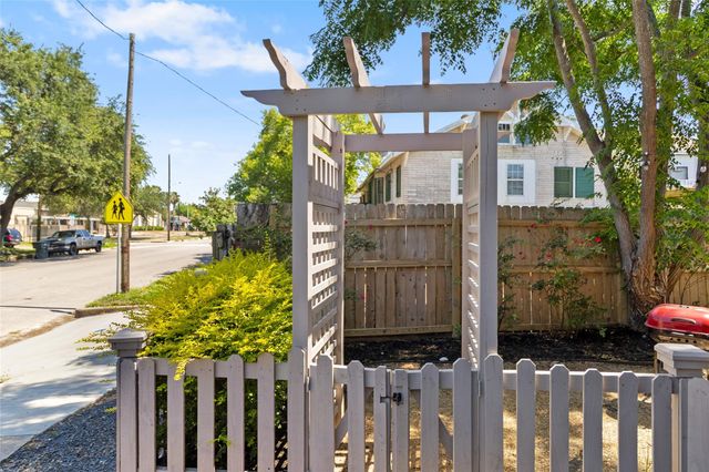 1311 37th Street, Galveston, TX 77550