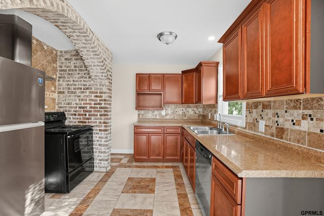 6336 N 34Th Street, Omaha, NE 68111