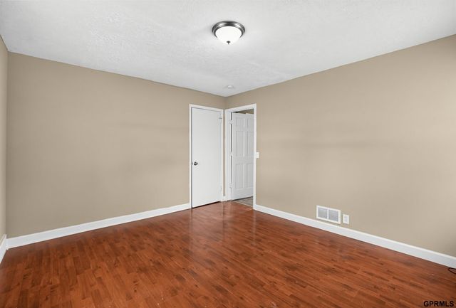 6336 N 34Th Street, Omaha, NE 68111