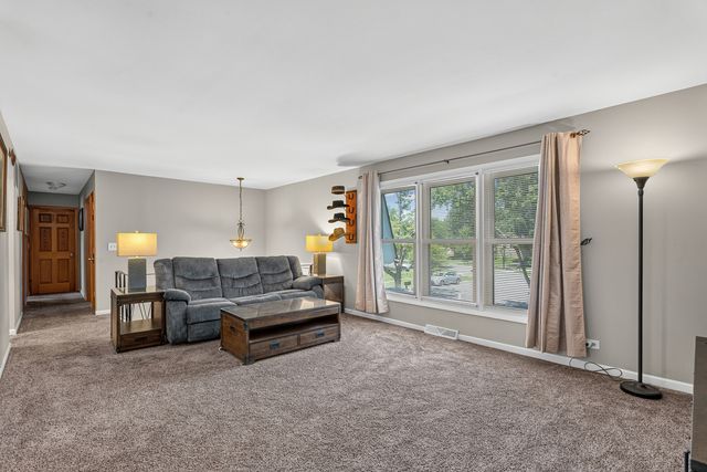 4 Devon Court, Bolingbrook, IL 60440