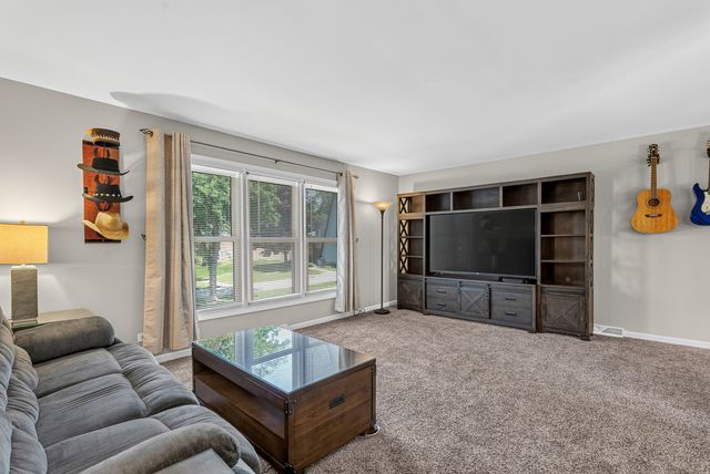 4 Devon Court, Bolingbrook, IL 60440