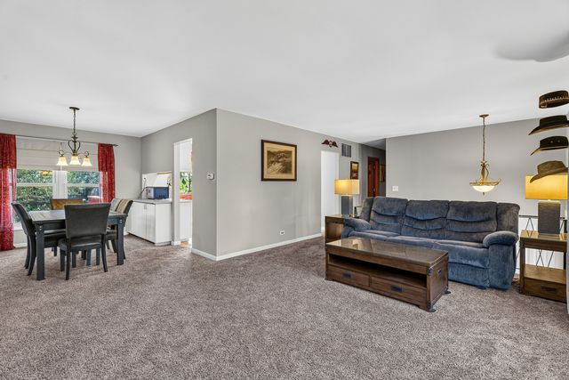 4 Devon Court, Bolingbrook, IL 60440