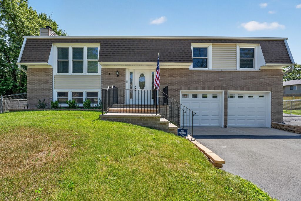 4 Devon Court, Bolingbrook, IL 60440
